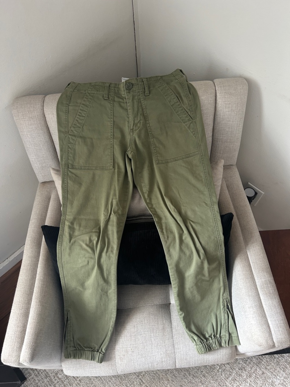 Cabi Olive Green Jogger Pants - Picture 2 of 4